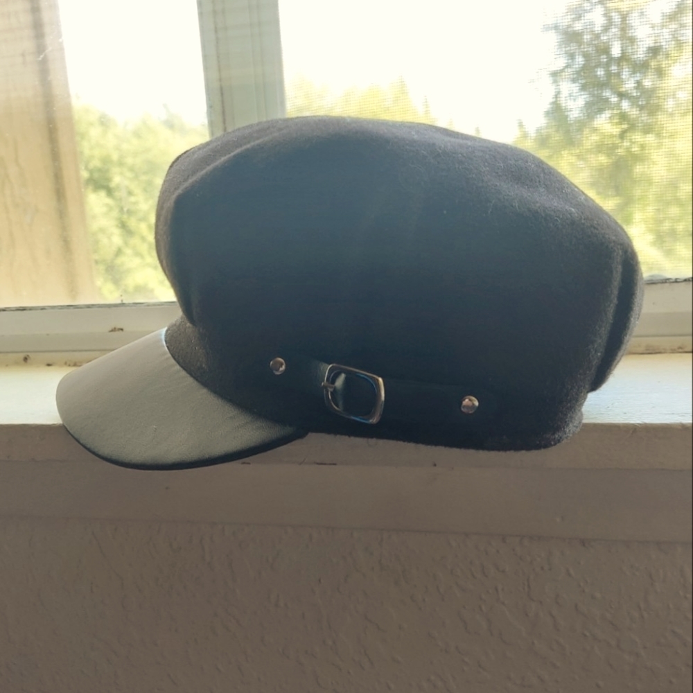 Y2k Black buckled fishermans cap